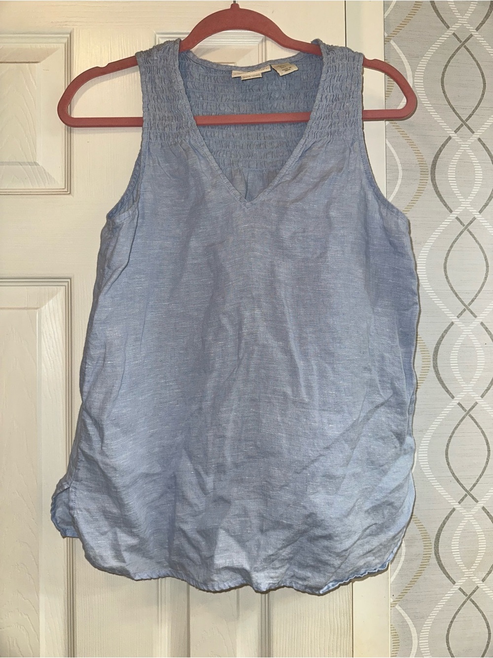 Light Blue Sleeveless V-Neck Smocked Linen Tank Top - Women